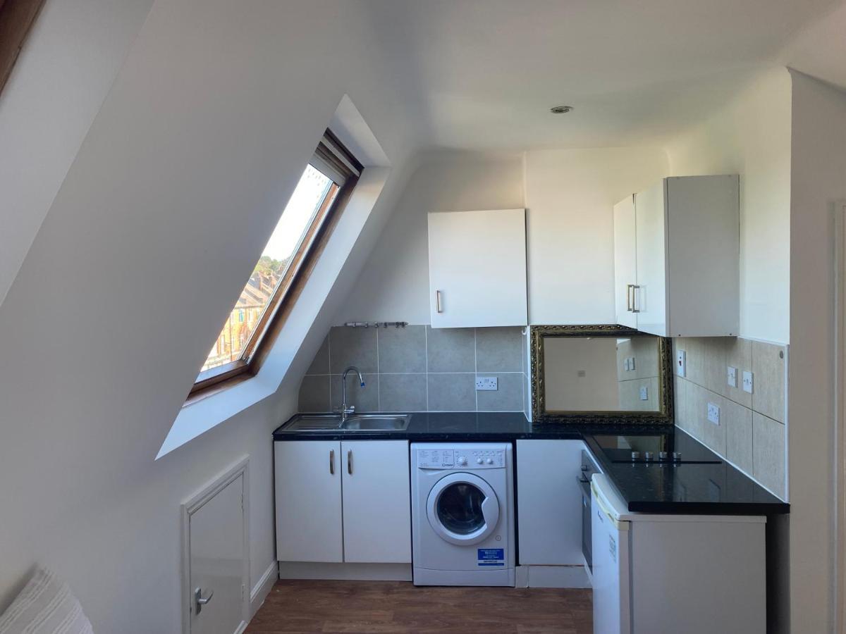 Studio Flat Hatch End Екстериор снимка