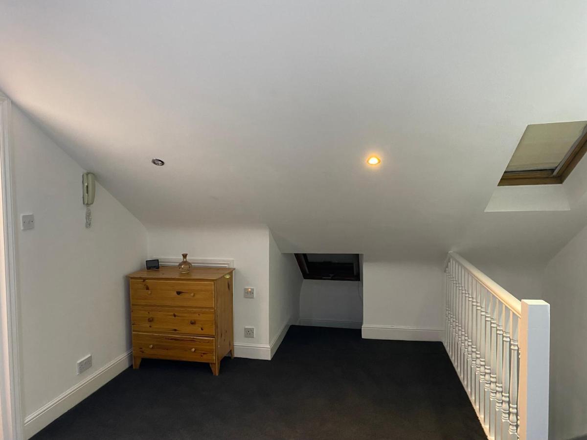 Studio Flat Hatch End Екстериор снимка